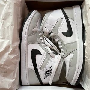 Wmns Air Jordan 1 Mid